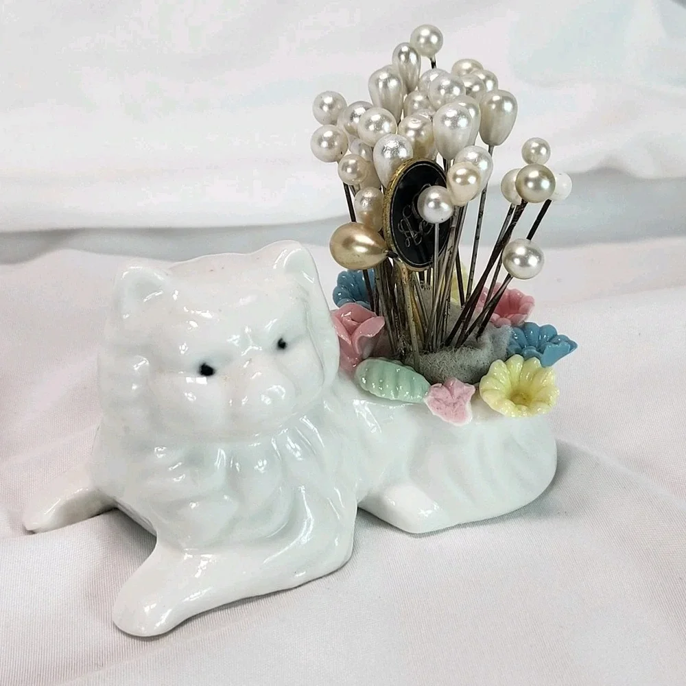 White Persian Kitty Cat w Flowers Porcelain Pin Cushion Pearl Tip Straight Pins